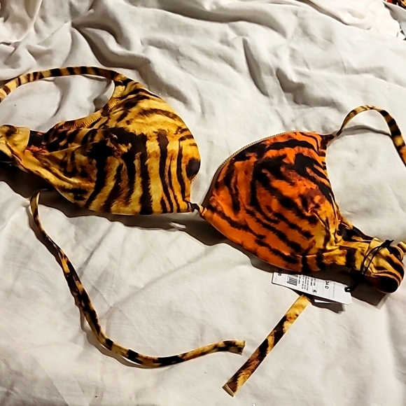 NWT TIGER PATTERN UNDERWIRE TIE BACK ADJUSTABLE STRAP SWIM BATHING SUIT TOP 34D - Picture 1 of 9
